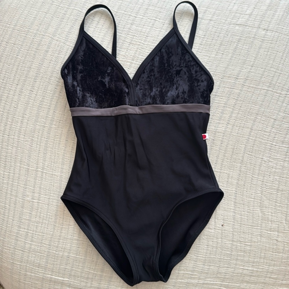 Yumiko, Zoe, black velvet bust detail extra small.